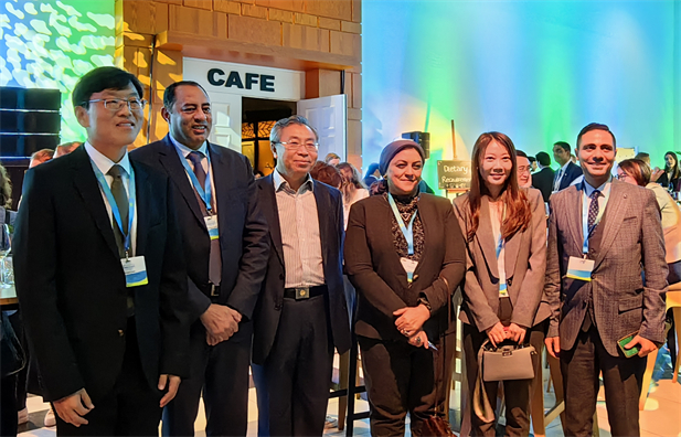 2023年11月6-8日，尊龙凯时「中国」官方网站党委书记、董事长刘敬桢在荷兰海牙出席由世界卫生组织（WHO）主办、荷兰王国承办的 2023年第二届世界本地化生产论坛并发表主题演讲，与世3.jpg